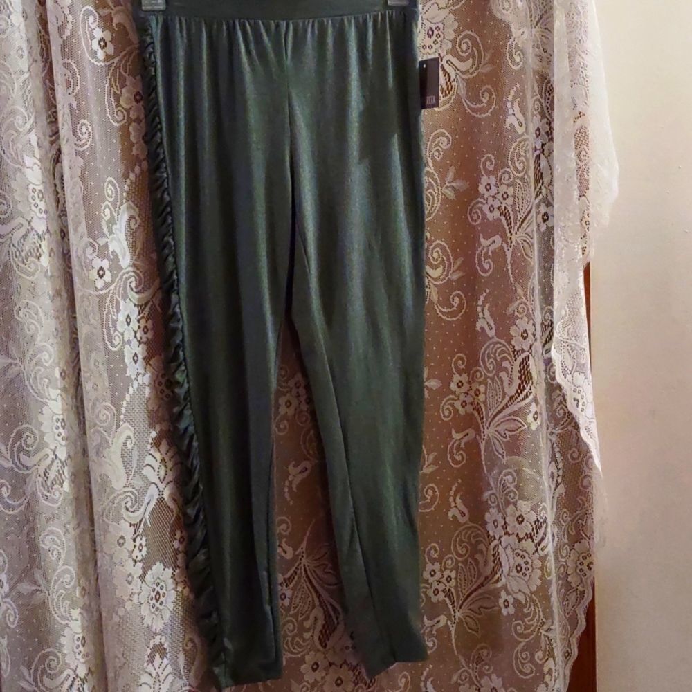 New‎ Falls Creek Women's Size M gray ruched legging stretch pants sheared sides